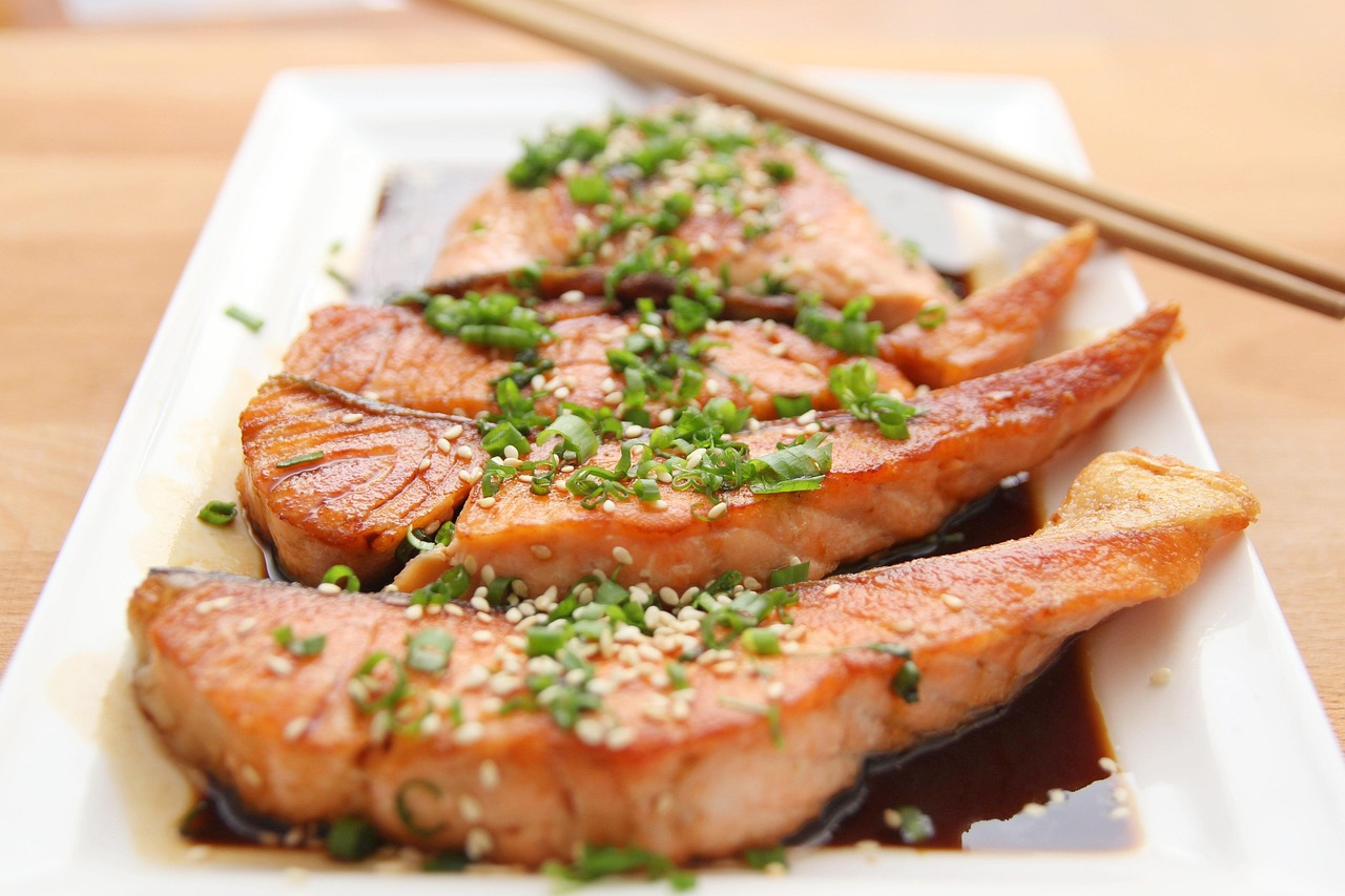 https://pixabay.com/de/photos/lebensmittel-lachs-teriyaki-fische-712665/